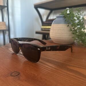 Ray Ban New Wayfarers (Polarized) Tortoise color